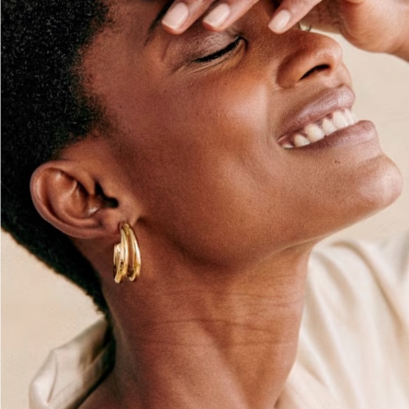 Chic Gold Double Hoop Earrings - Picture 1 of 2